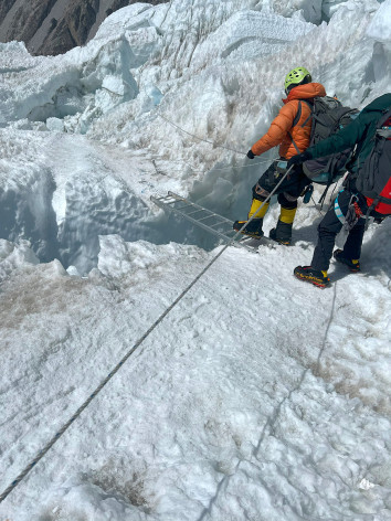 Everest Expedition (8848.86m)