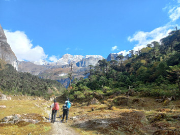 Makalu Base Camp Trek (14 days trek)